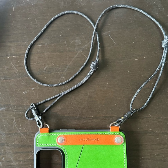 iPhone 15 pro genuine leather case with straps brand new - Picture 3 of 5